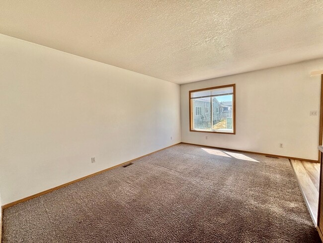 Building Photo - 221 Spooner Rd