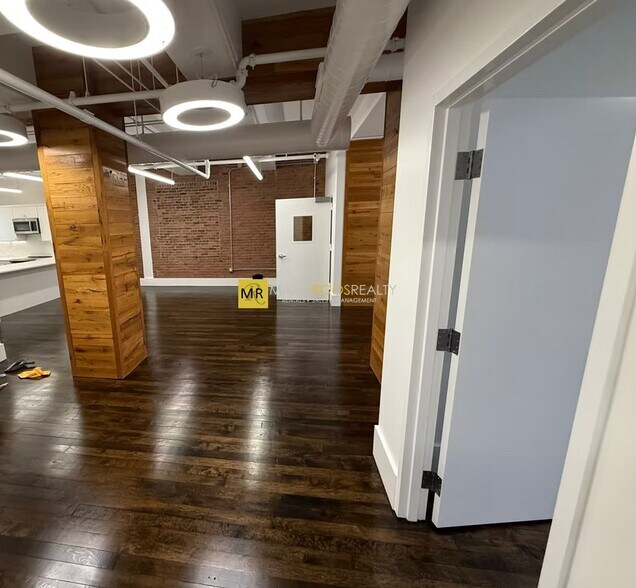 Building Photo - 190 High St