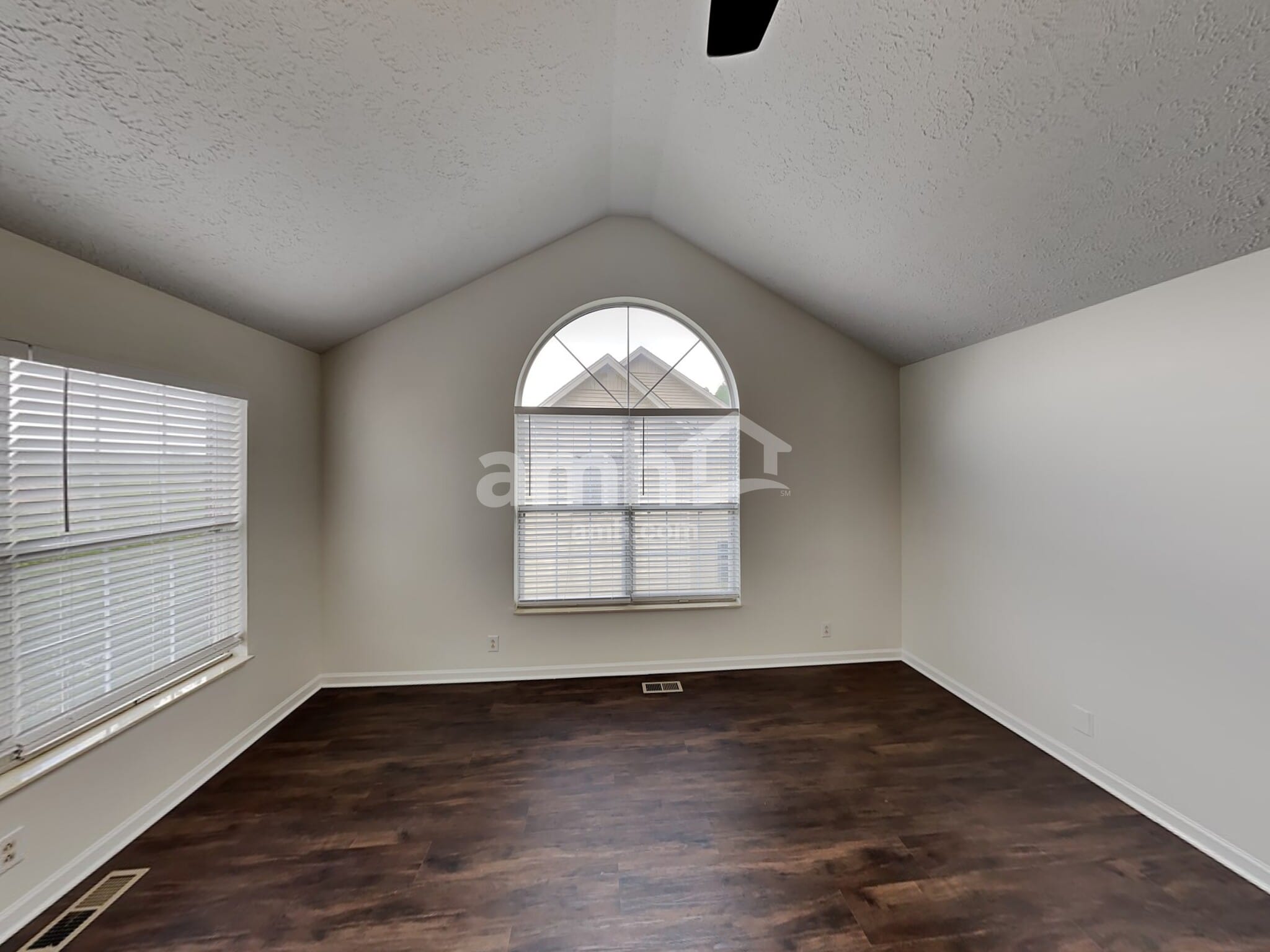 Building Photo - 2926 Melbourne Terrace