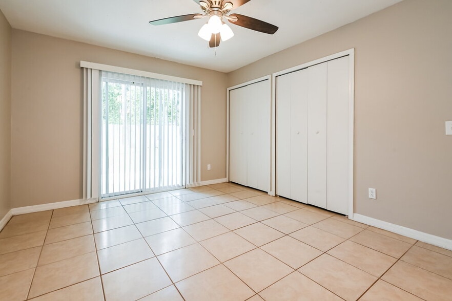 Building Photo - 1834 Manitoba Ct N