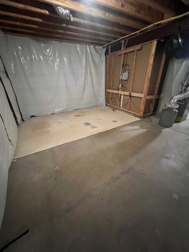 Building Photo - Three bathroom three bedroom home for rent