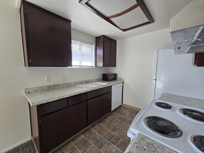 Building Photo - 1706 Elayne Dr