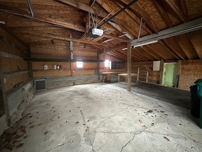 Building Photo - 6699 Barber Hill Rd