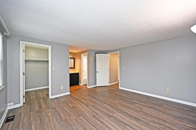 Building Photo - 920 Woodlyn Dr N