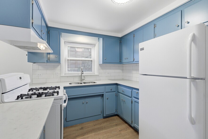 Building Photo - 3840 S Wolcott Ave