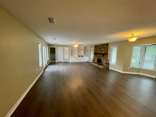 Building Photo - 6300 Creel Rd
