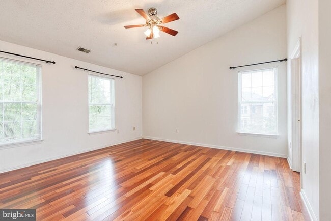 Building Photo - 2440 Blue Spring Ct