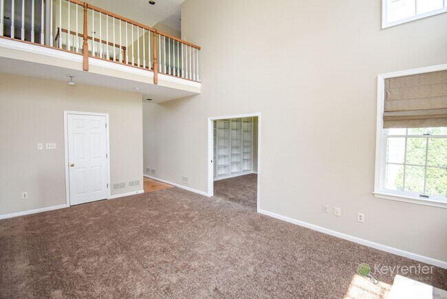 Building Photo - 5474 Grandview Ln