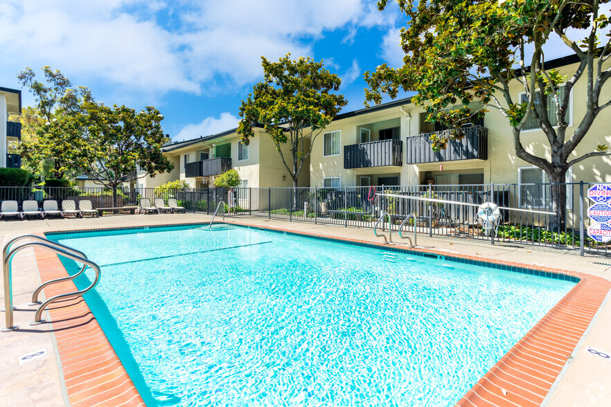 Swimming Pool & Sundeck - Mission Heights Apartments