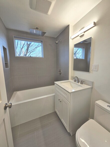 Building Photo - 70 Tufts St