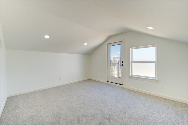 Building Photo - 2928 El Fenice Ln