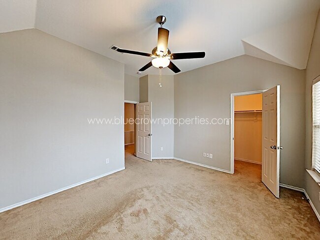 Building Photo - 901 Mesquite Dr