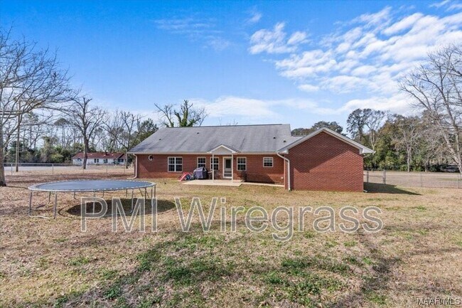 Building Photo - 209 E Mcgowan St