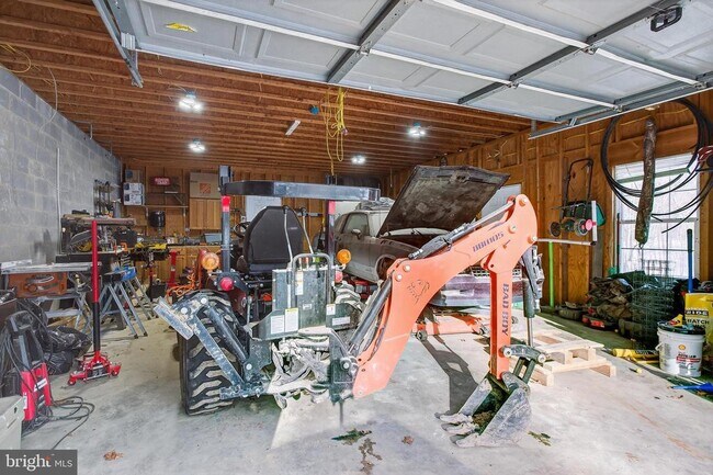 Building Photo - 1238 Logger Dr