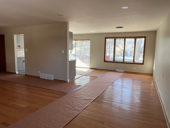 Building Photo - 530 N Arizona Ave