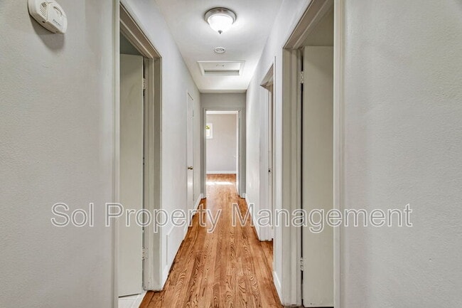 Building Photo - 1401 Laurent St