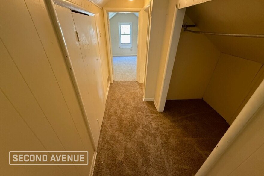 Building Photo - 2374 Larose Ave