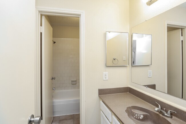 Building Photo - 17002 Enchanted Cir E