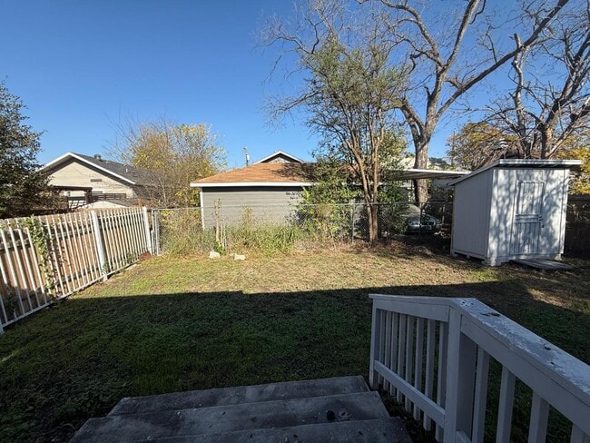 Building Photo - 727 Indiana St