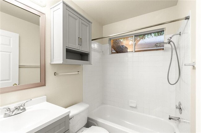 Building Photo - 9417 Bradner Dr