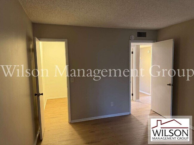 Building Photo - 2365 Oak Park Way