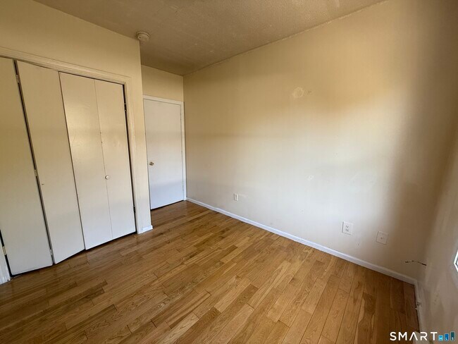 Building Photo - 192 S Main St