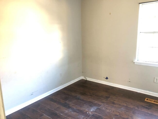 Building Photo - 908 Redstone Ln