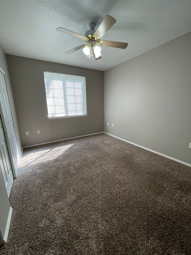 Building Photo - 3002 W Elizabeth St