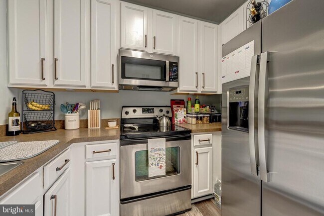 Building Photo - 42461 Rockrose Square