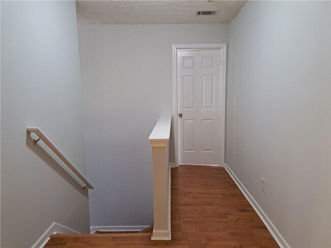 Building Photo - 3940 Crescent Walk Ln NE