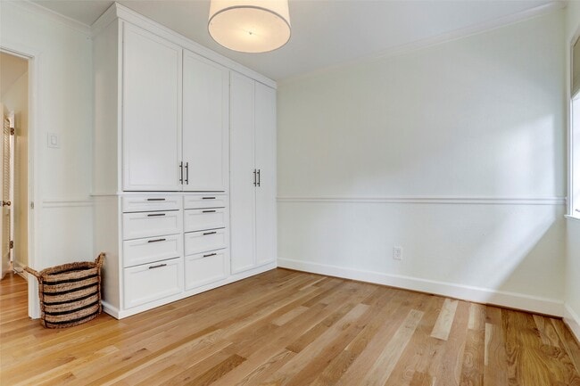Building Photo - 3744 Aberdeen Way