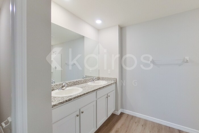 Building Photo - 8677 SW 44th Ct