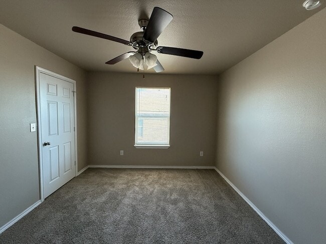 Building Photo - 704 E College St