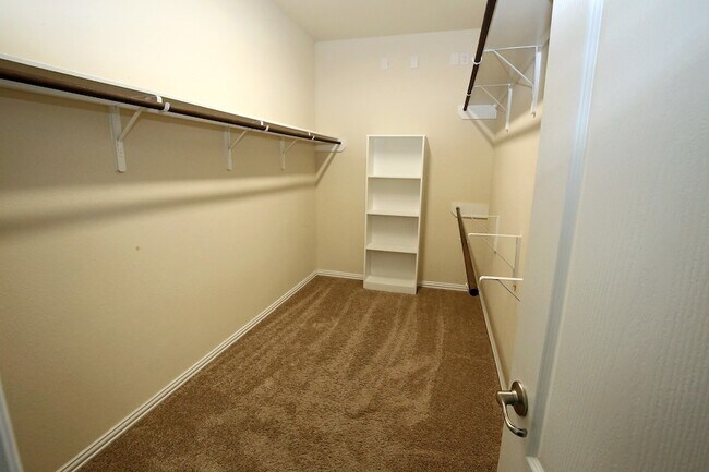 Building Photo - 13346 Pecan Trails Dr