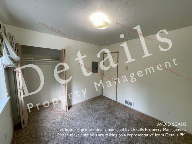 Building Photo - 3 BR Top Floor View Condo. Incl W/S/G