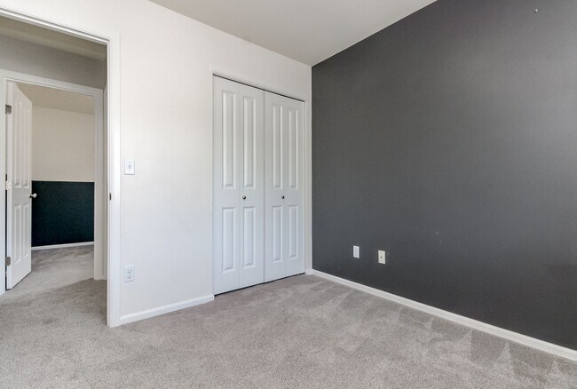 Building Photo - 3684 London Loop NE