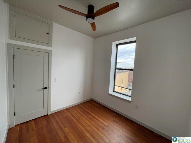 Building Photo - 711 W Chew St