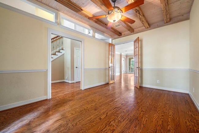 Building Photo - Spacious 2 Story 5 Bedroom , 4 full bathrooms located in Stone Oak!