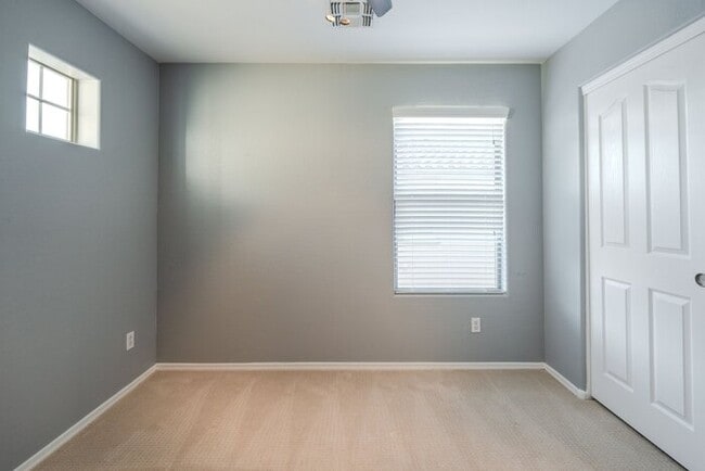 Building Photo - For Lease Beautifully Updated 4-bedroom, 2.5-Bathroom +Den, 1st Floor Office Gem, With a 2-car At...