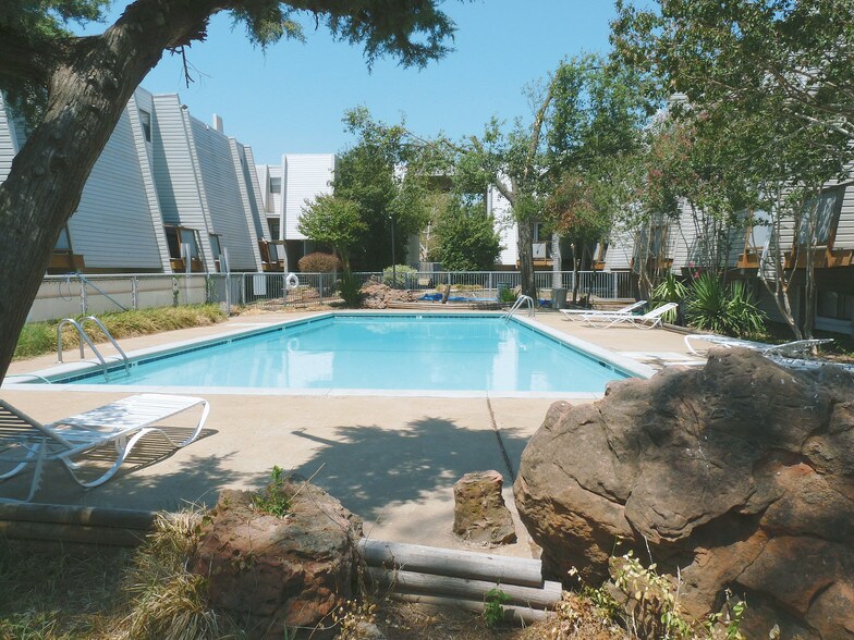 Brentwood Pointe Apartments 2900 Chautauqua Ave Norman OK 73072