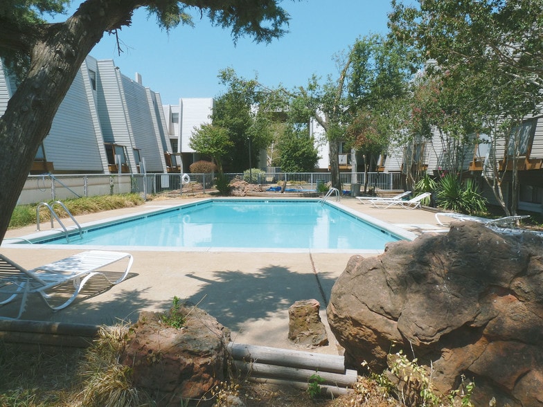 Brentwood Pointe Apartments 2900 Chautauqua Ave Norman OK 73072