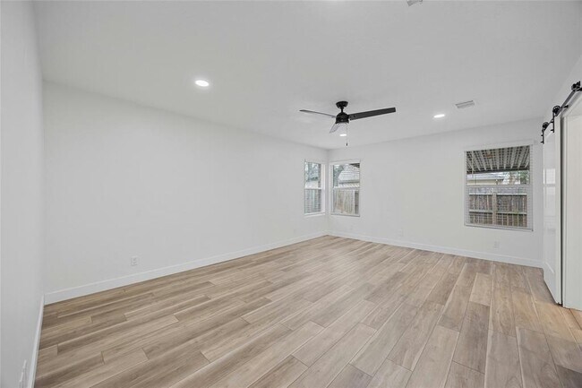 Building Photo - 602 Firethorn Ln