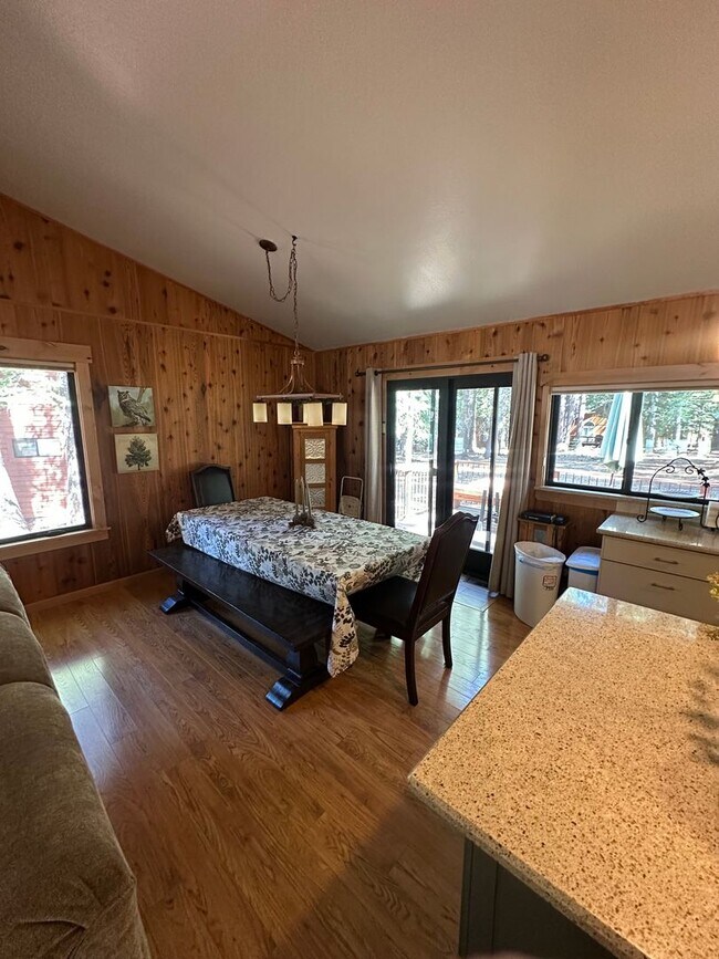 Building Photo - Welcoming 3 Bed Ski Lease in Tahoe Donner