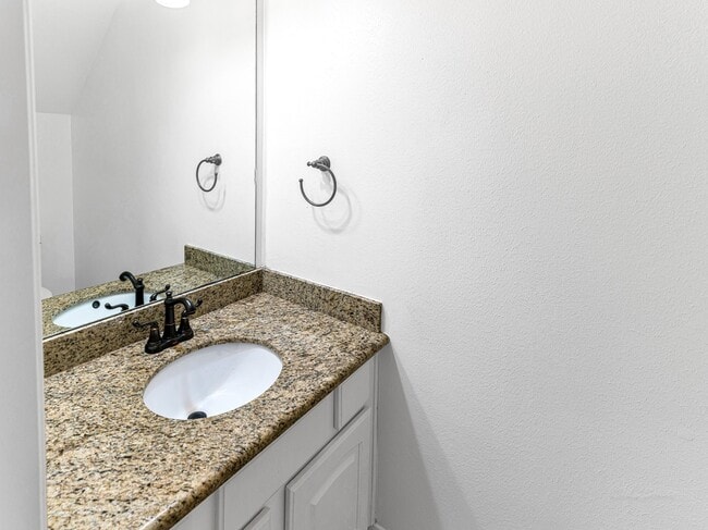 Building Photo - 5407 Lake Pl Dr