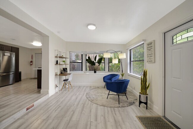 Building Photo - Furnished House in Hollywood Florida - Jun...