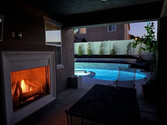 Building Photo - Stunning 5 Bedroom + Office Home with Priv...