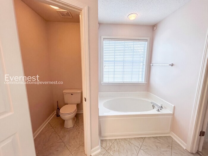 Building Photo - 3406 Chastain Glen Ln NE