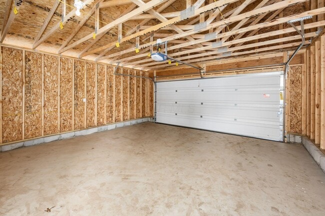 Building Photo - 391 Brehl Ave