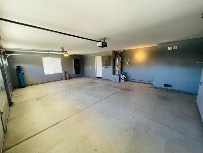 Building Photo - 27970 Sunlight Ct