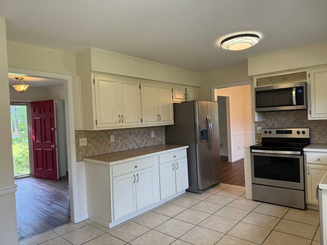 Building Photo - 502 Plantation Dr